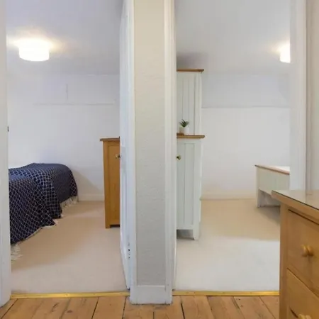 Town Centre Walk To Everything! 惠特比