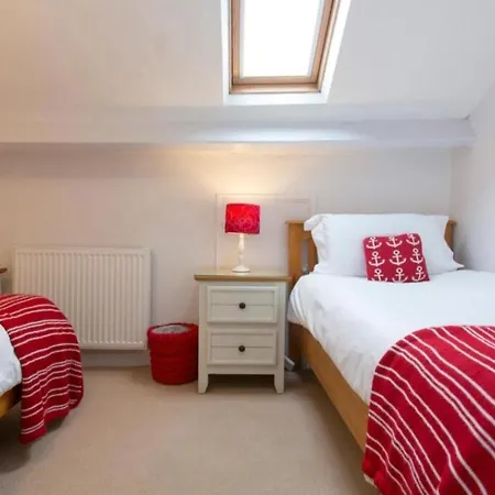 Town Centre Walk To Everything! * Whitby