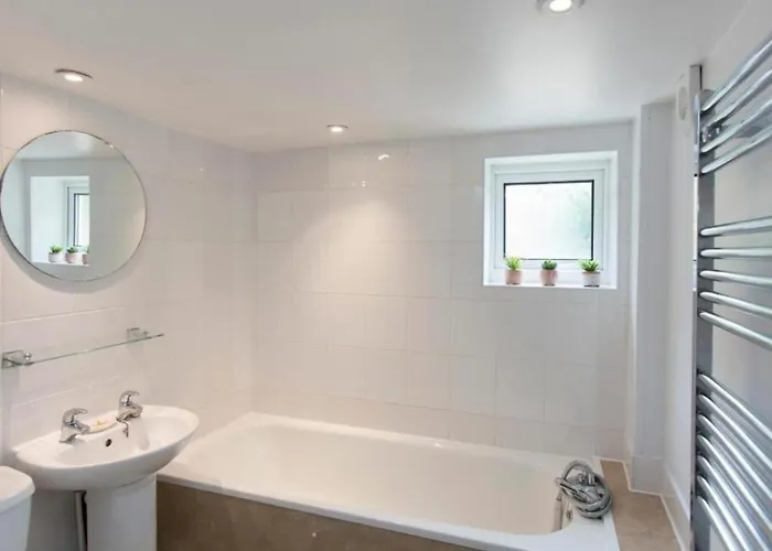 بيت ضيافة Town Centre Walk To Everything! ويتبي