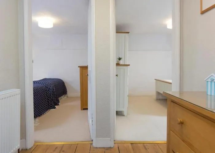 Town Centre Walk To Everything! ويتبي